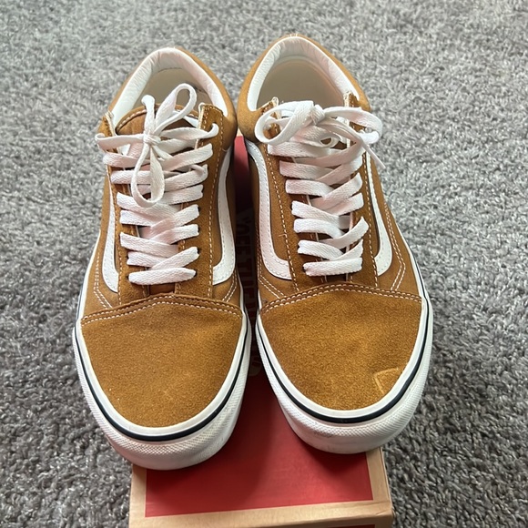 A suede classic vans, barely worn. As classic as it can get. - Picture 2 of 4